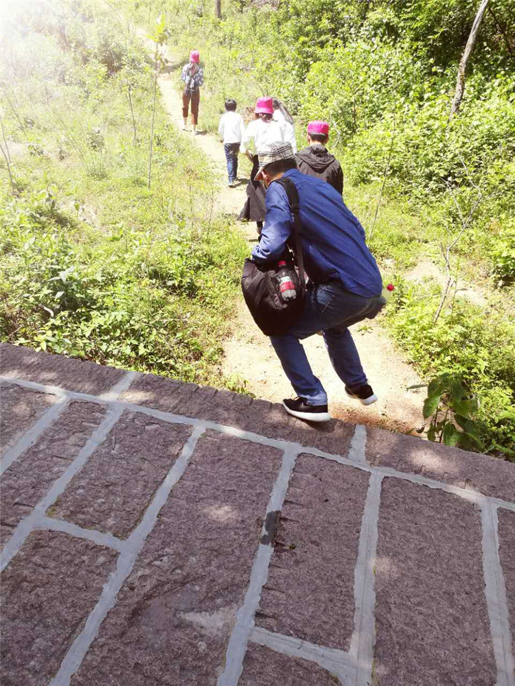 w66装饰巨石山两日游之登山游览巨石山