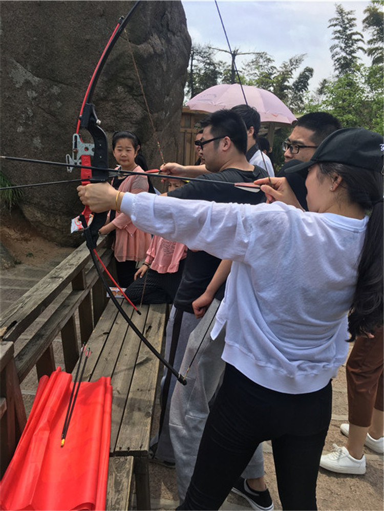 w66装饰巨石山两日游之登山游览巨石山